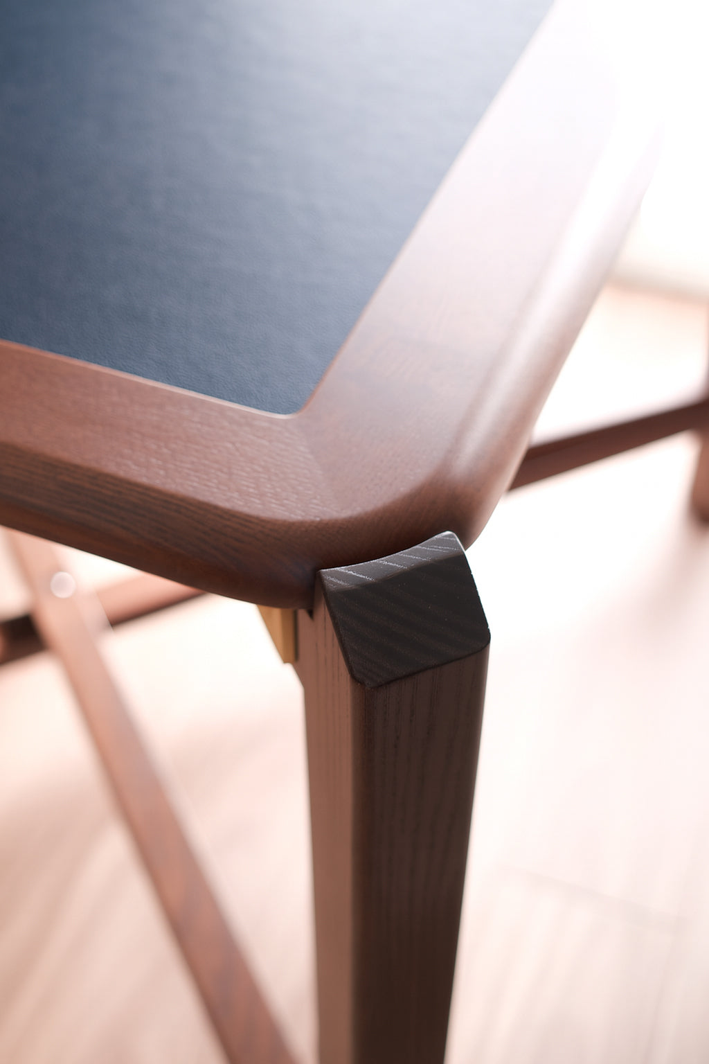 MJ88 Foldable Mahjong Dining Table – Royal Navy Blue with Stained Walnut Color