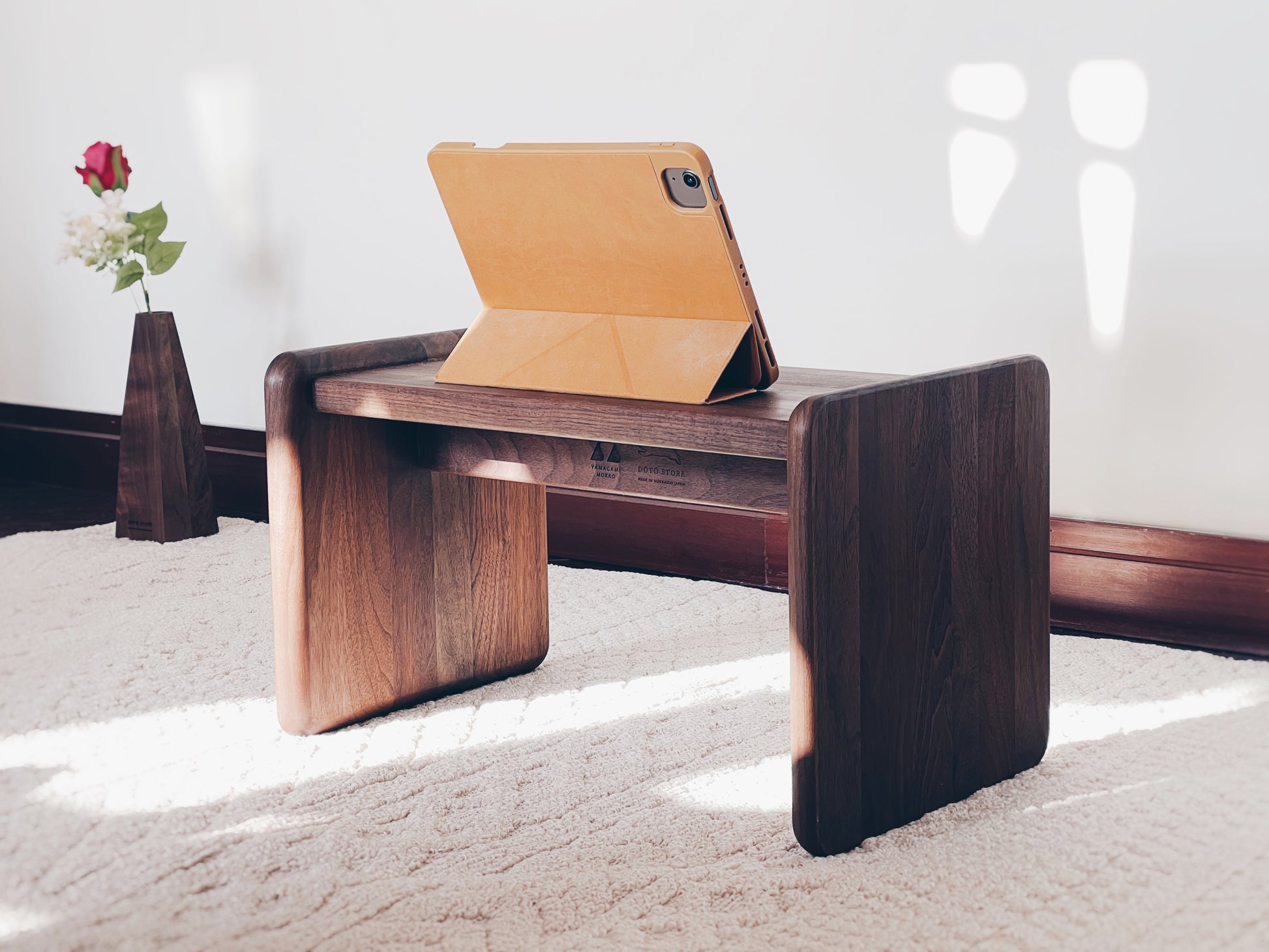 DOTO STORE SIDE TABLE