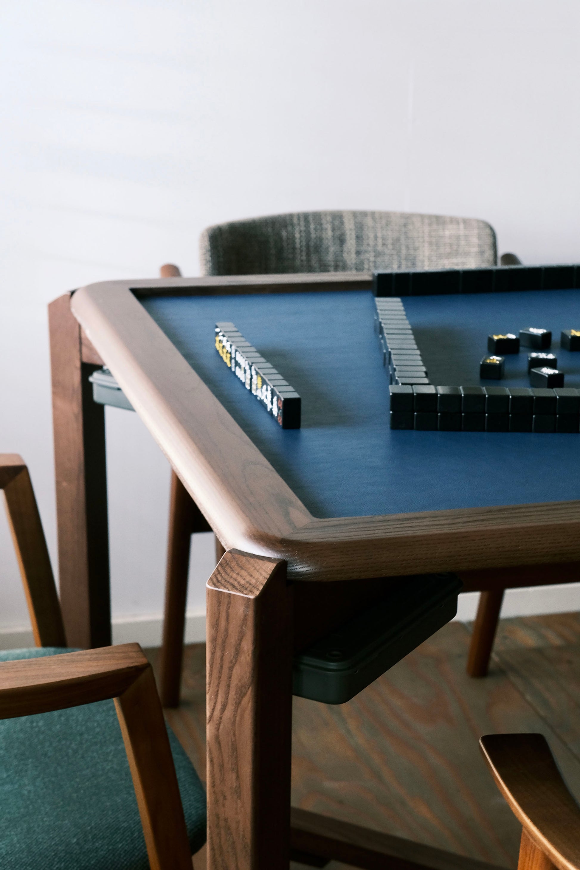 MJ88 Foldable Mahjong Dining Table – Royal Navy Blue with Stained Walnut Color