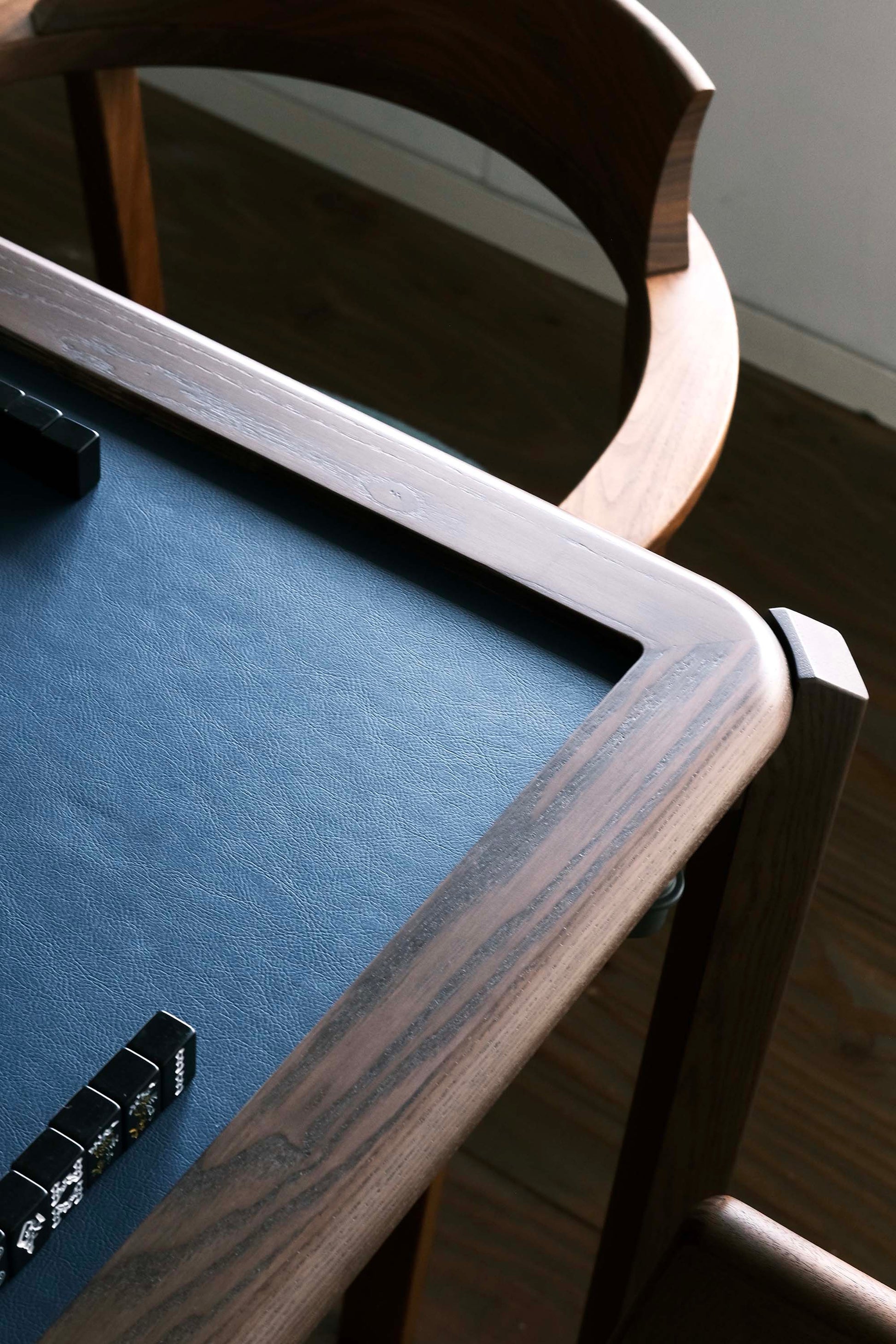 MJ88 Foldable Mahjong Dining Table – Royal Navy Blue with Stained Walnut Color