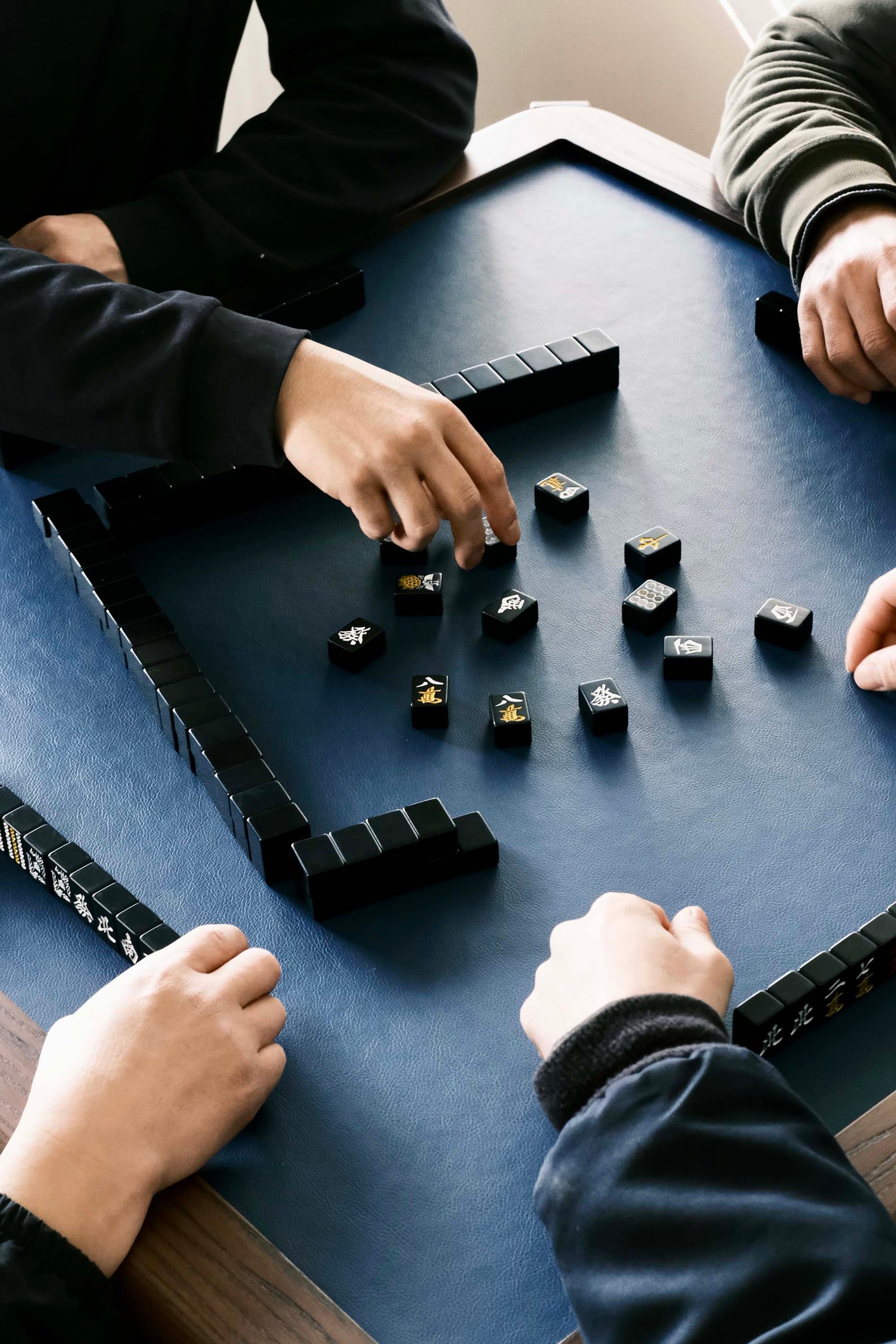 MJ88 Foldable Mahjong Dining Table – Royal Navy Blue with Stained Walnut Color