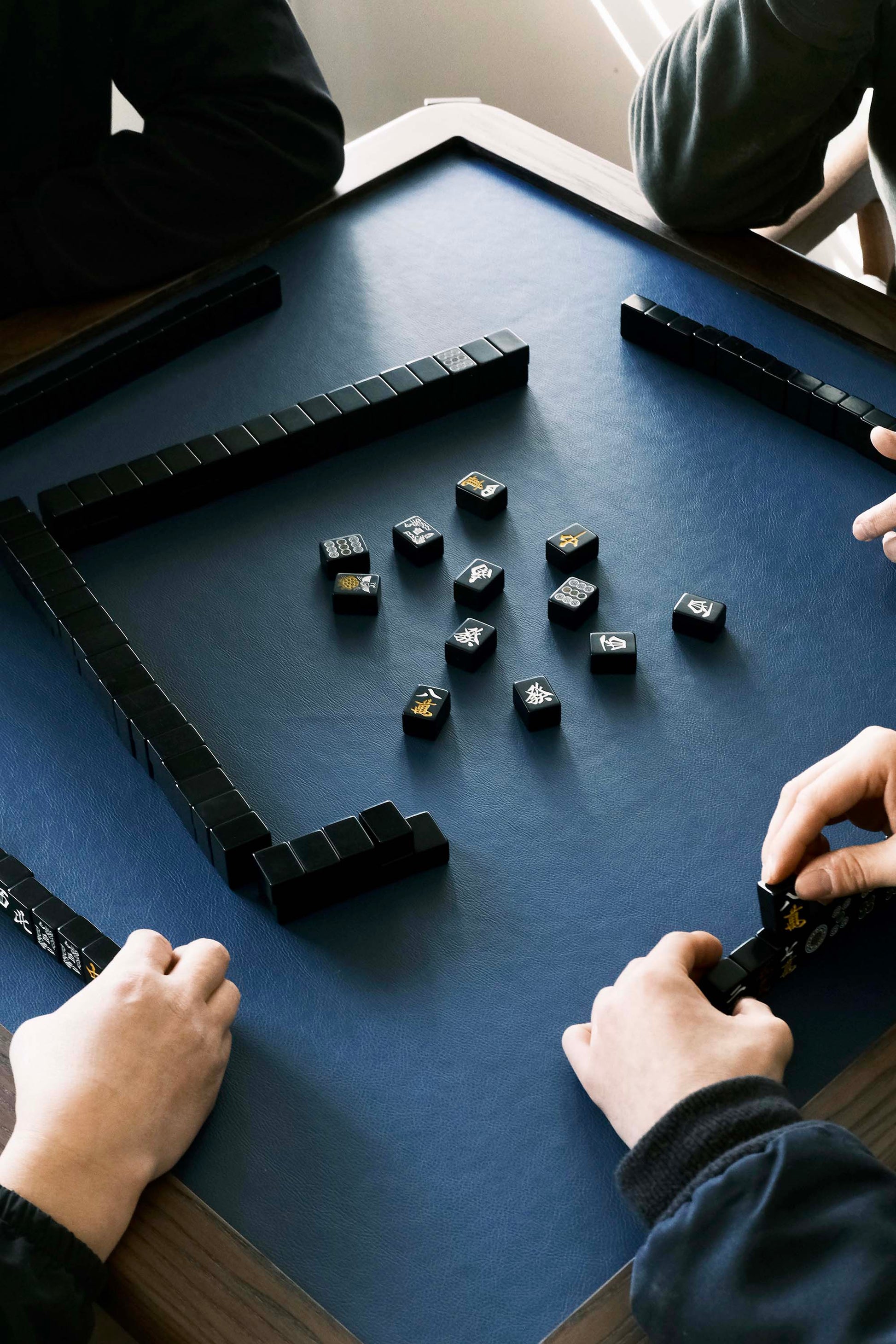 MJ88 Foldable Mahjong Dining Table – Royal Navy Blue with Stained Walnut Color