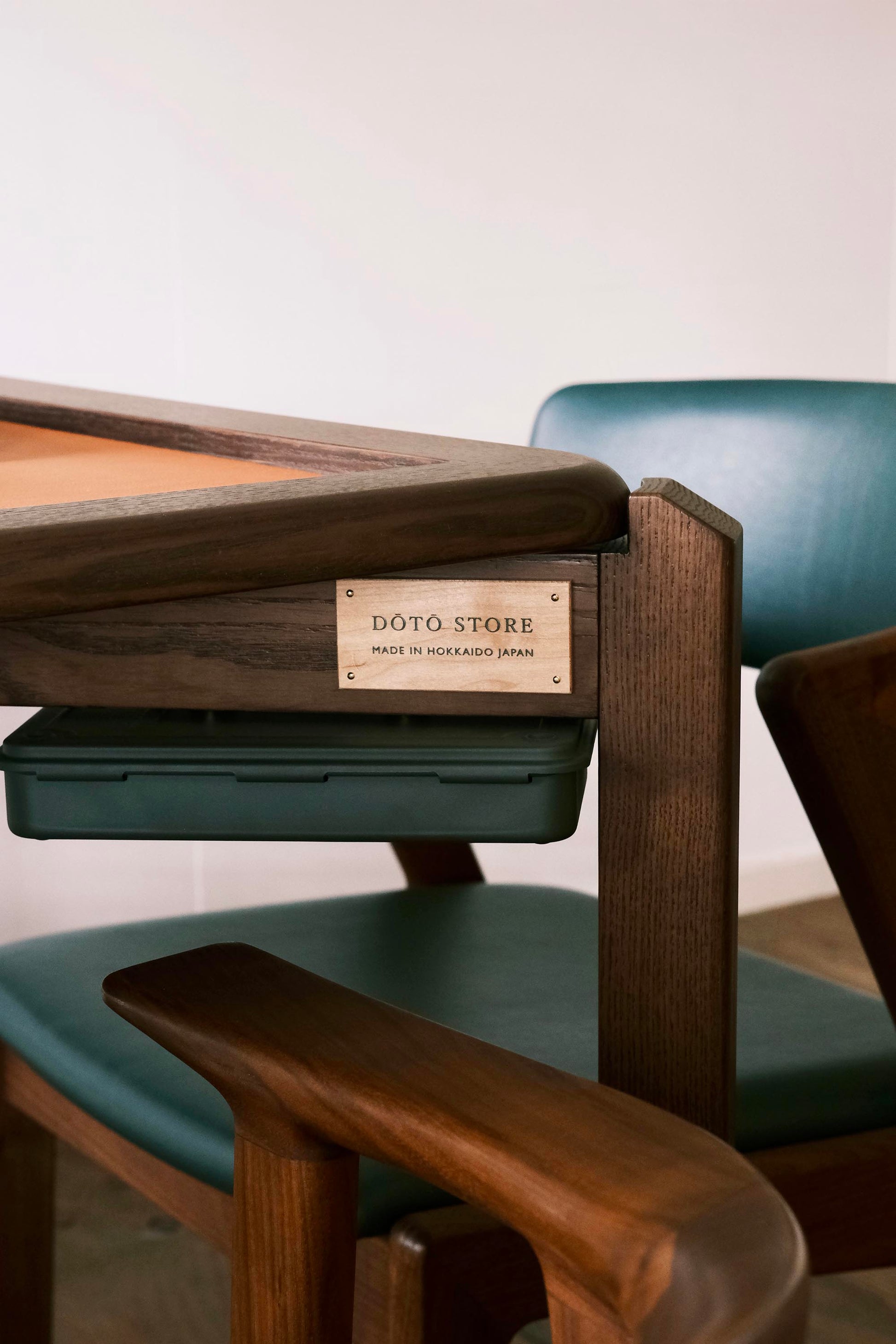 MJ88 Foldable Mahjong Dining Table – Luxury Orange with Stained Walnut Color