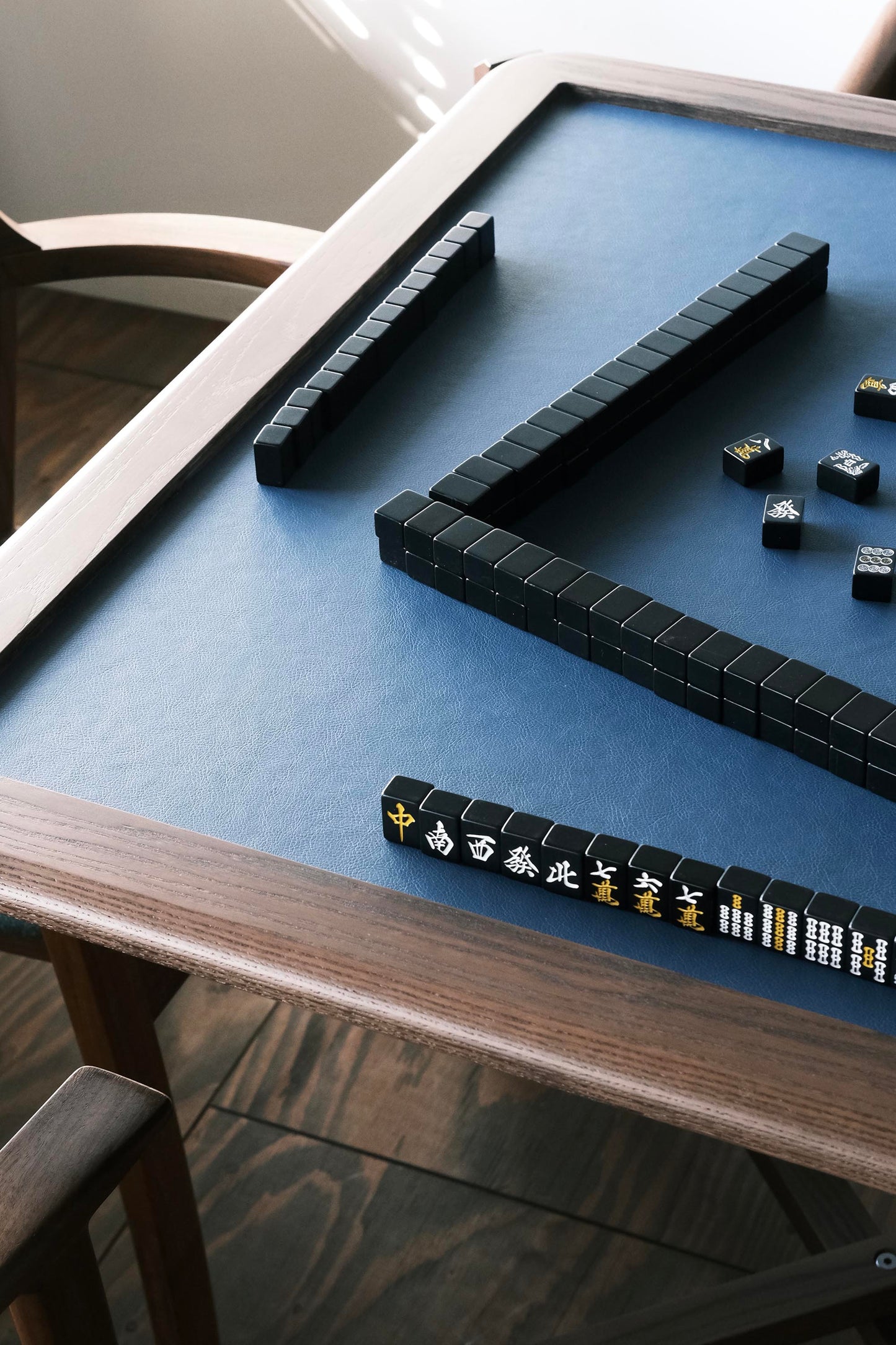 MJ88 Foldable Mahjong Dining Table – Royal Navy Blue with Stained Walnut Color