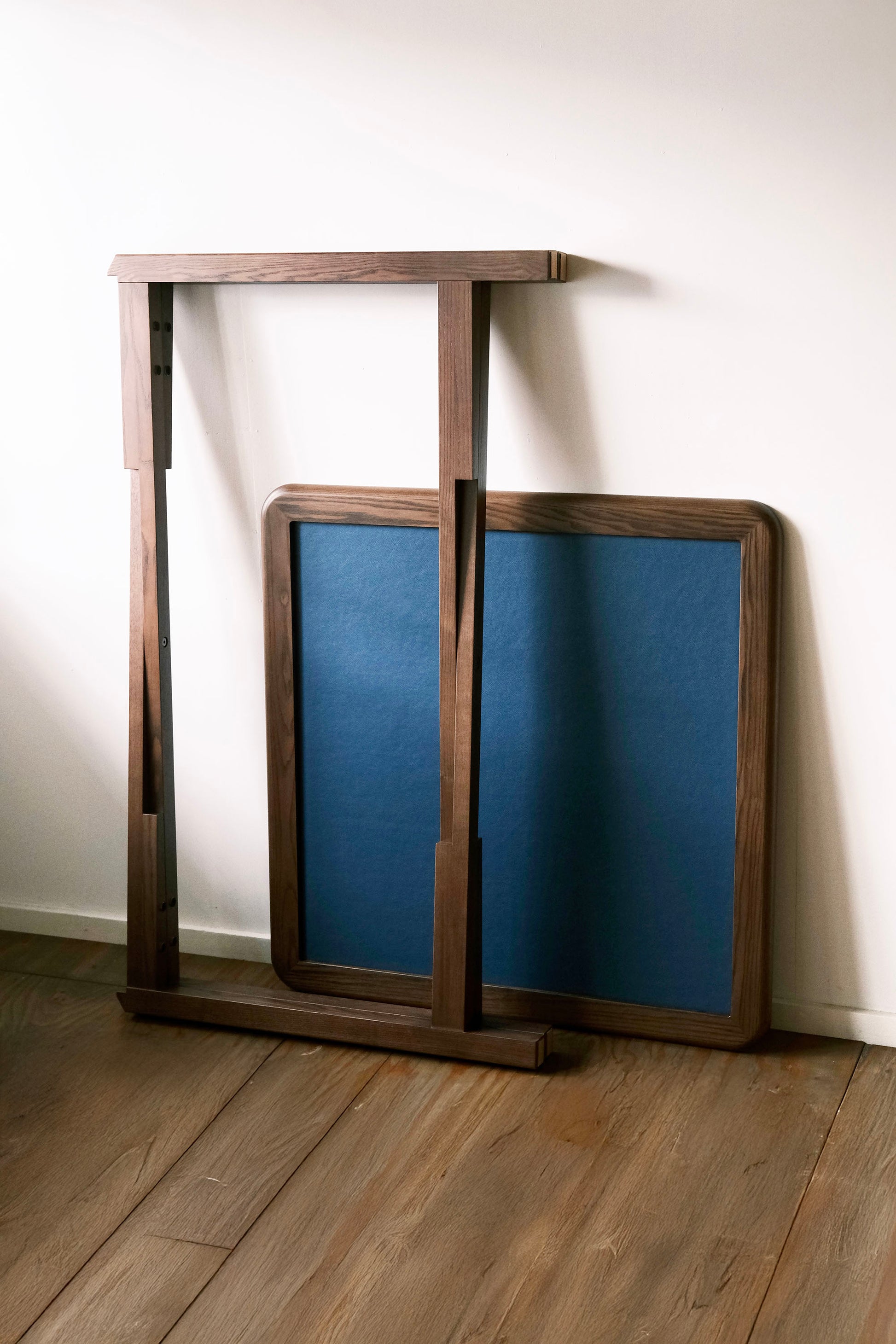 MJ88 Foldable Mahjong Dining Table – Royal Navy Blue with Stained Walnut Color