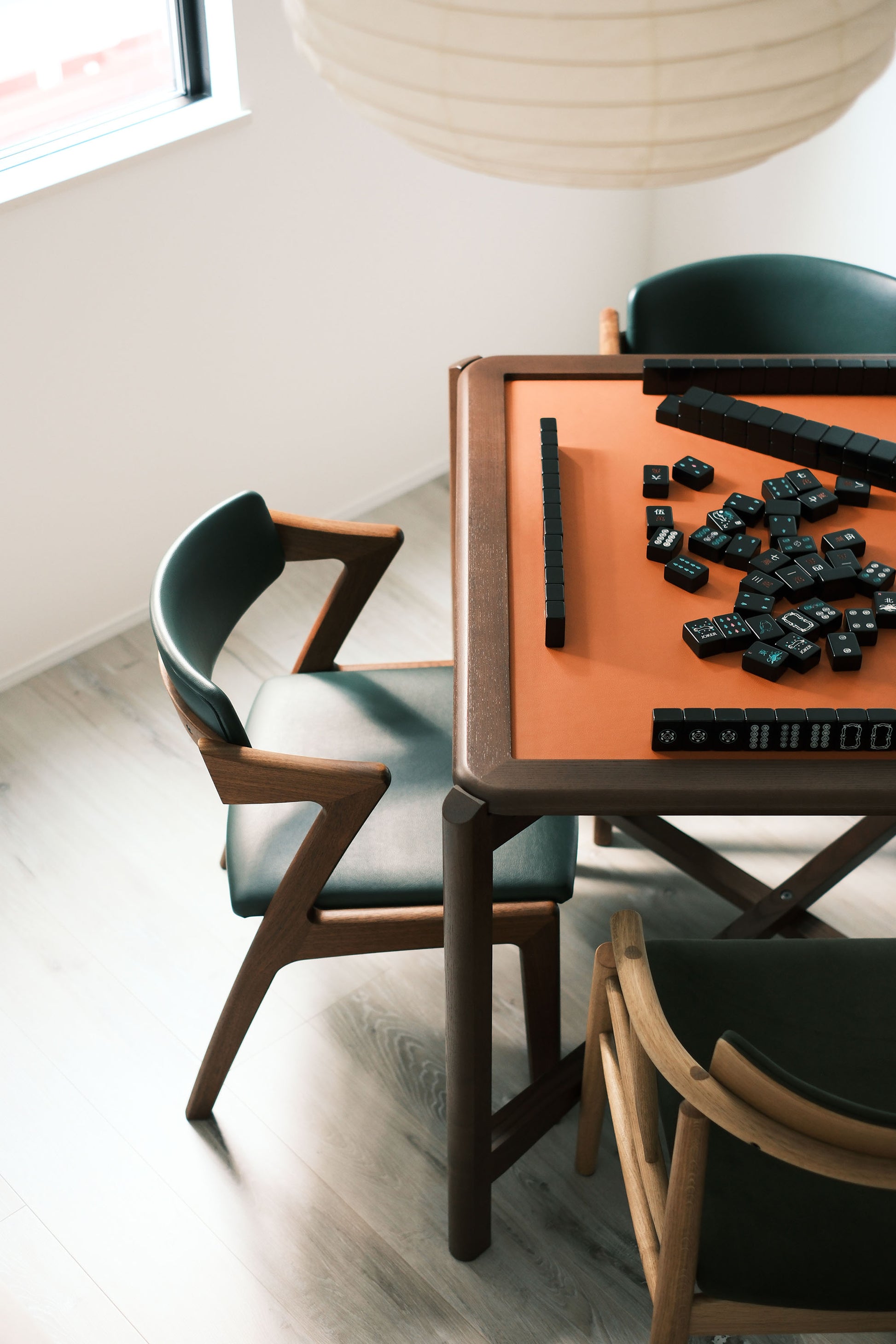 MJ88R foldable mahjong dining table with chairs under a Japanese paper lantern, tiles ready for play
MJ88R 摺疊麻雀餐桌配餐椅與日式紙燈，麻雀牌已擺好待開局